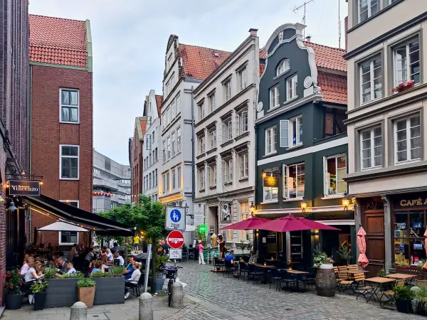 202308231-29 - Häuser am Nikolaifleet in der Altstadt, Hamburg, Deutschland