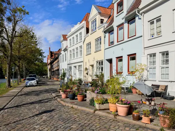 202309210-09 - Häuser an der Obertrave in Lübeck, Lübecker Bucht, Schleswig-Holstein, Deutschland