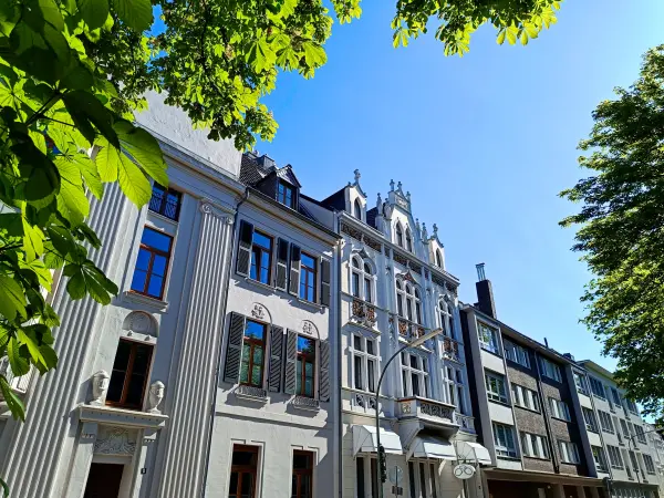 202604231-09 - Häuser im Gründerzeitviertel in Neuss, Niederrhein, Nordrhein-Westfalen, Deutschland