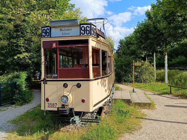 202505240-04 - Historische Straßenbahn in Kleinmachnow, Brandenburg, Deutschland