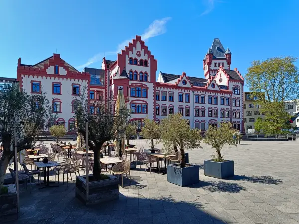 202604280-23 - Hörder Burg in Dortmund, Ruhrgebiet, Nordrhein-Westfalen, Deutschland