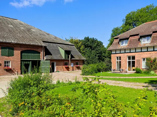 202308230-19 - Hofladen im Gut Wulfsdorf bei Ahrensburg, Schleswig-Holstein, Deutschland
