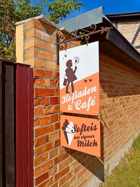 202505130-06 - Hofladen in Kratzeburg, Mecklenburgische Seenplatte, Mecklenburg-Vorpommern, Deutschland