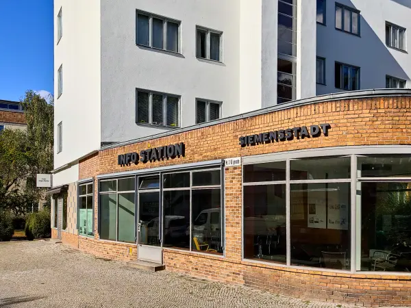202310080-34 - Informationspavillon in Siemensstadt, Berlin, Deutschland