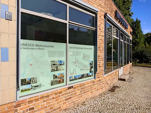 202310080-35 - Informationspavillon in Siemensstadt, Berlin, Deutschland