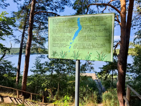 202309160-07 - Informationstafel am Großen Glubigsee bei Wendisch Rietz, Seenland Oder-Spree, Brandenburg, Deutschland