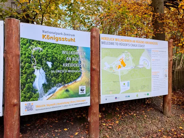 202311070-53 - Informationstafeln im Nationalpark Jasmund, Rügen, Mecklenburg-Vorpommern, Deutschland