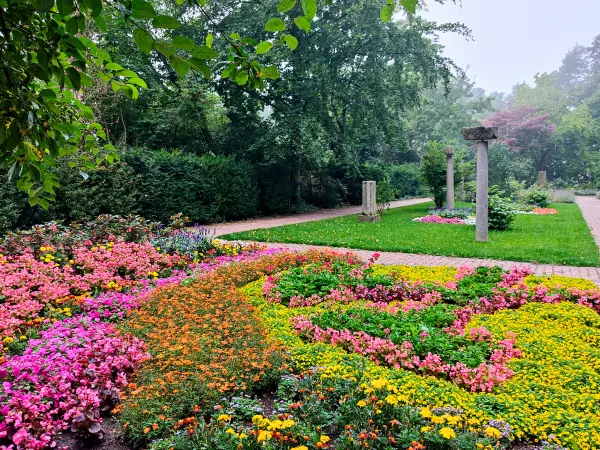 202308170-18 - Kaiserpfalzgarten in Goslar, Harz, Niedersachsen, Deutschland