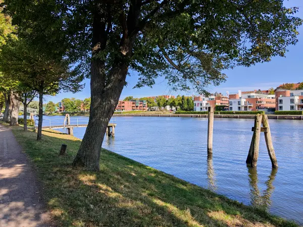 202309210-18 - Kanal-Trave in Lübeck, Lübecker Bucht, Schleswig-Holstein, Deutschland