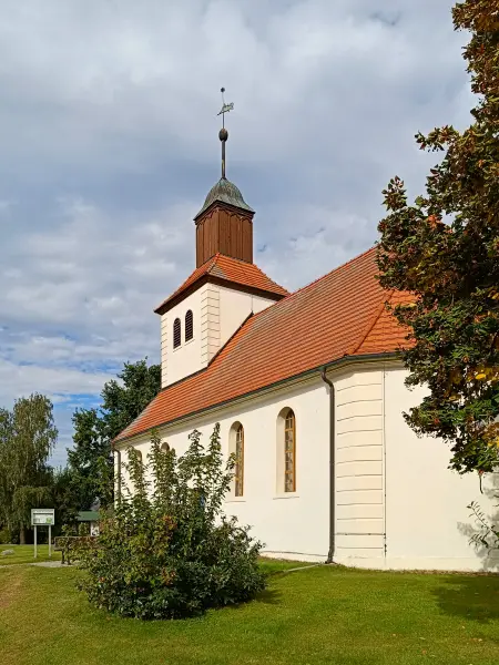 202509210-02 - Kirche in Mixdorf, Seenland Oder-Spree, Brandenburg, Deutschland