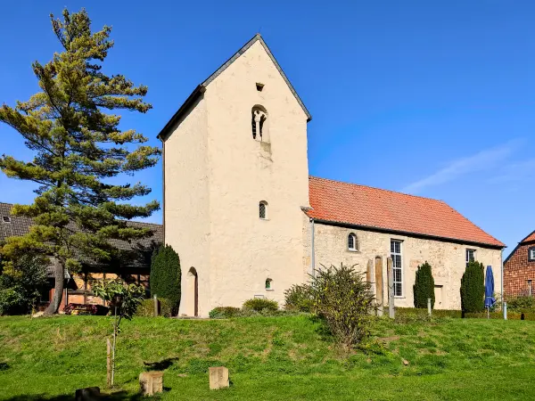 202210040-42 - Kirche in Stöckheim, Niedersachsen, Deutschland