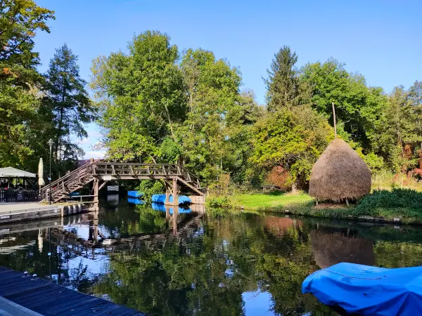 202310230-07 - Kleiner Hafen in Lübbenau, Spreewald, Brandenburg, Deutschland