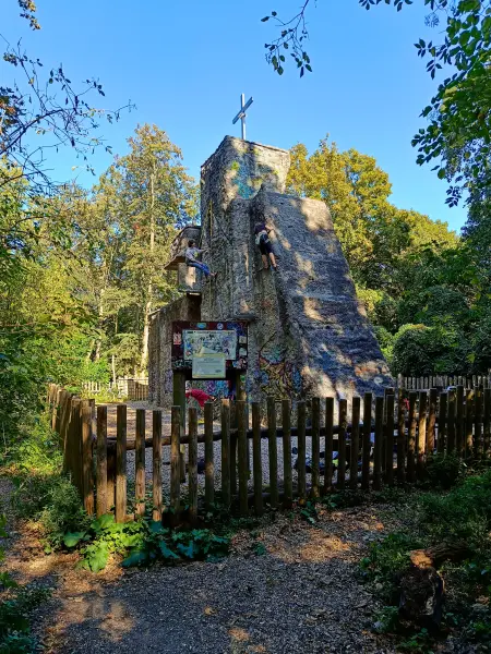 202509270-27 - Kletterfelsen im Grunewald, Berlin, Deutschland