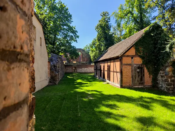 202309040-09 - Kloster Lindow, Ruppiner Seenland, Brandenburg, Deutschland
