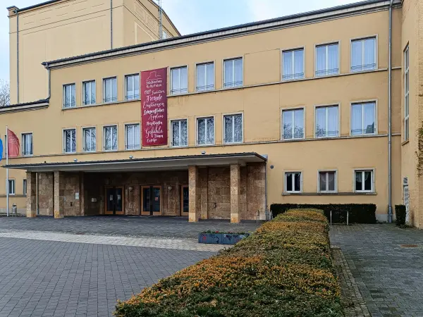 202404240-33 - Kulturhaus in Wolfen, Anhalt-Dessau-Wittenberg, Sachsen-Anhalt, Deutschland