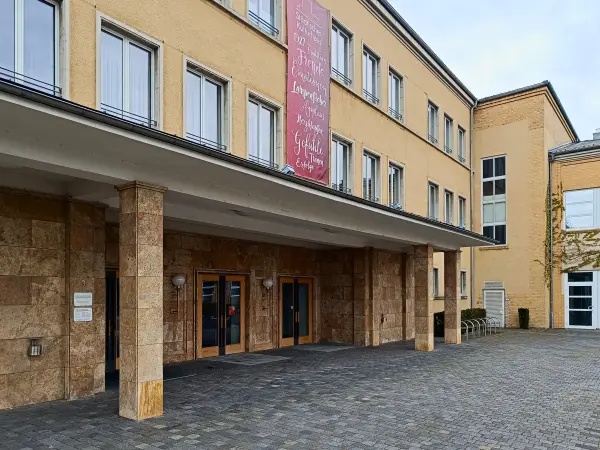 202404240-34 - Kulturhaus in Wolfen, Anhalt-Dessau-Wittenberg, Sachsen-Anhalt, Deutschland