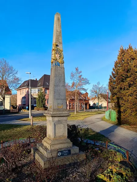 202512150-03 - Kursächsische Postmeilensäule in Doberlug-Kirchhain, Elbe-Elster-Land, Brandenburg, Deutschland