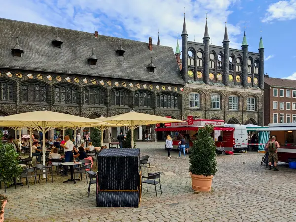 202309210-37 - Lamnges Haus und Neues Gemach am Markt in Lübeck, Lübecker Bucht, Schleswig-Holstein, Deutschland