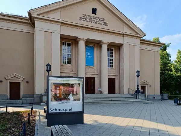 202506030-28 - Landestheater Neustrelitz, Mecklenburgische Seenplatte, Mecklenburg-Vorpommern, Deutschland
