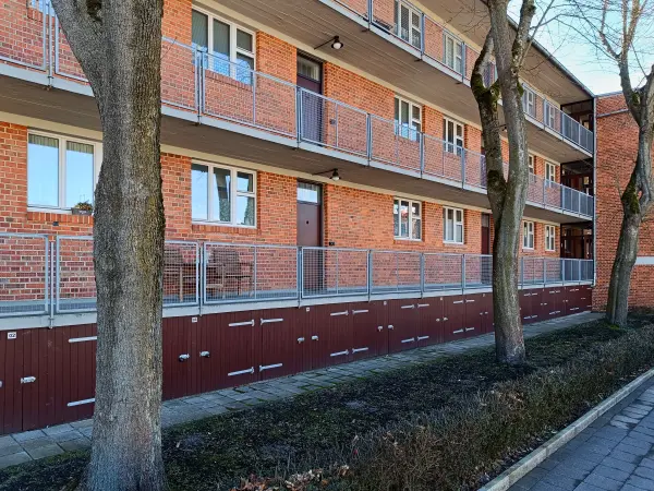 202603030-10 - Laubenganghaus in Dessau-Törten, Anhalt-Dessau-Wittenberg, Sachsen-Anhalt, Deutschland