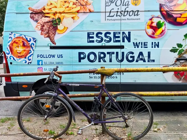 202308231-11 - Lieferwagen im Portugiesenviertel, Hamburg, Deutschland