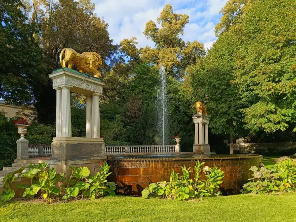 202609120-01 - Löwenfontäne im Schlossgarten Glienicke, Berlin, Deutschland