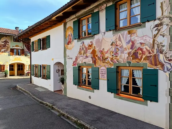 202409220-05 - Lüftlmalerei in Mittenwald, Oberbayern, Bayern, Deutschland
