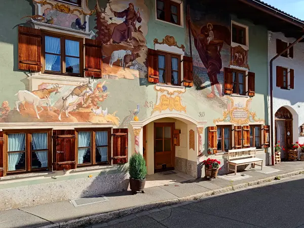 202409220-07 - Lüftlmalerei in Mittenwald, Oberbayern, Bayern, Deutschland