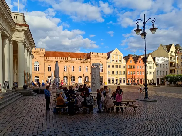 202507030-57 - Marktplatz in Schwerin, Mecklenburgische Seenplatte, Mecklenburg-Vorpommern, Deutschland