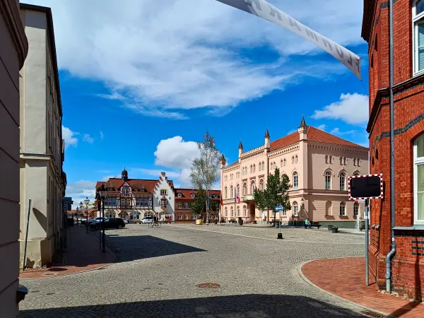 202605040-02 - Marktplatz in Sternberg, Mecklenburgische Seenplatte, Mecklenburg-Vorpommern, Deutschland