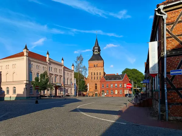 202605040-41 - Marktplatz in Sternberg, Mecklenburgische Seenplatte, Mecklenburg-Vorpommern, Deutschland