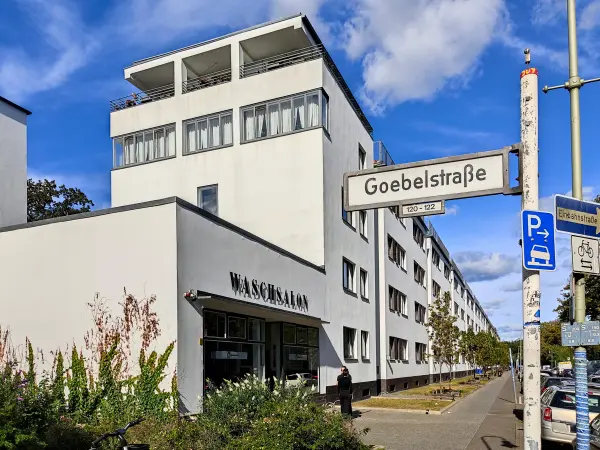 202310080-43 - Mehrfamilienhäuser in Siemensstadt, Berlin, Deutschland