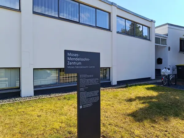 202603030-05 - Moses-Mendelssohn-Zentrum in Dessau-Törten, Anhalt-Dessau-Wittenberg, Sachsen-Anhalt, Deutschland