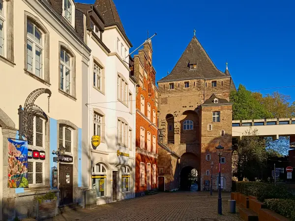 202604231-30 - Obertor in Neuss, Niederrhein, Nordrhein-Westfalen, Deutschland