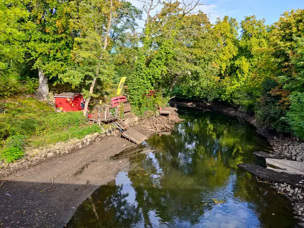 202210040-12 - Oker bei Niedrigwasser in Braunschweig, Niedersachsen, Deutschland