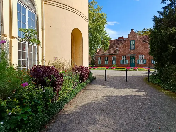 202509130-30 - Orangerie und Kavalierhaus im Neuen Garten, Potsdam, Brandenburg, Deutschland