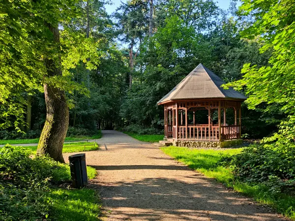 202308221-11 - Pavillon im Altonaer Volkspark in Altona, Hamburg, Deutschland
