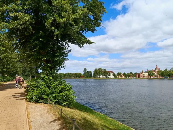202507030-01 - Pfaffenteich in Schwerin, Mecklenburgische Seenplatte, Mecklenburg-Vorpommern, Deutschland