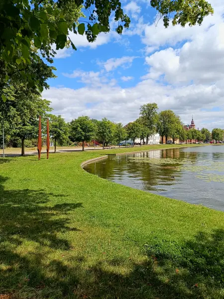 202507030-04 - Pfaffenteich in Schwerin, Mecklenburgische Seenplatte, Mecklenburg-Vorpommern, Deutschland