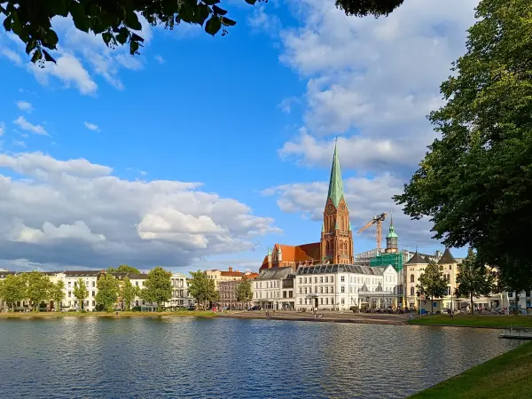 202507030-63 - Pfaffenteich und Schweriner Dom in Schwerin, Mecklenburgische Seenplatte, Mecklenburg-Vorpommern, Deutschland