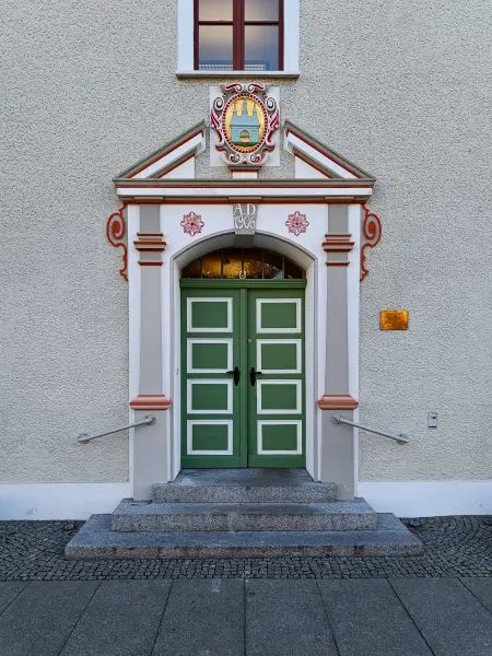 202512150-06 - Portal am Rathaus in Doberlug-Kirchhain, Elbe-Elster-Land, Brandenburg, Deutschland