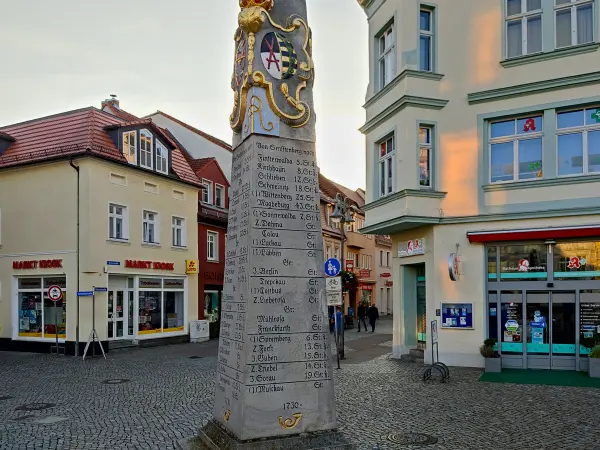 202309150-37 - Postmeilensäule in Senftenberg, Lausitz, Brandenburg, Deutschland