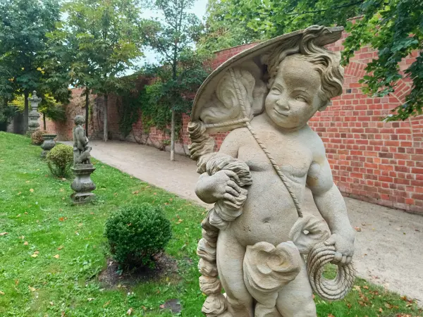 202609050-22 - Putti im Tempelgarten Neuruppin, Ruppiner Seenland, Brandenburg, Deutschland