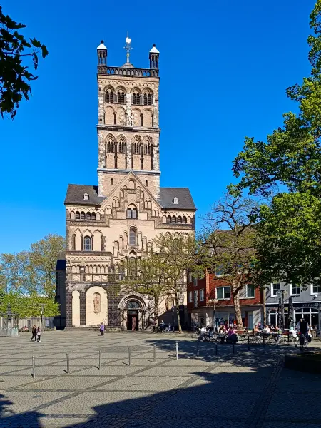202604231-12 - Quirinus-Münster in Neuss, Niederrhein, Nordrhein-Westfalen, Deutschland