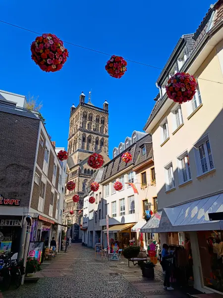 202604231-13 - Quirinus-Münster in Neuss, Niederrhein, Nordrhein-Westfalen, Deutschland