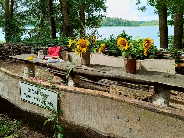 202508020-13 - Rastplatz am Großen Klobichsee bei Münchehofe, Märkische Schweiz, Seenland Oder-Spree, Brandenburg, Deutschland