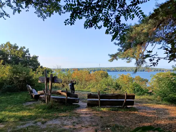 202509270-05 - Rastplatz im Grunewald mit Blick auf die Havel, Berlin, Deutschland