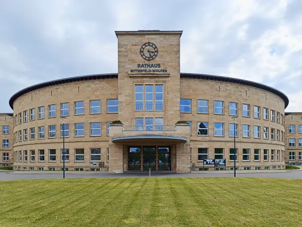 202404240-36 - Rathaus in Wolfen, Anhalt-Dessau-Wittenberg, Sachsen-Anhalt, Deutschland