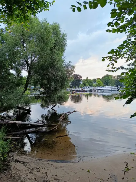 202507150-28 - Regenwolken über dem Pohlesee, Berlin, Deutschland