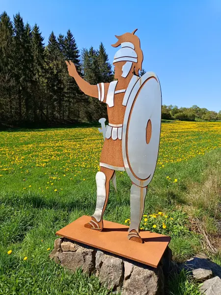 202604220-22 - Römerskulptur bei Vollem, Eifel, Nordrhein-Westfalen, Deutschland